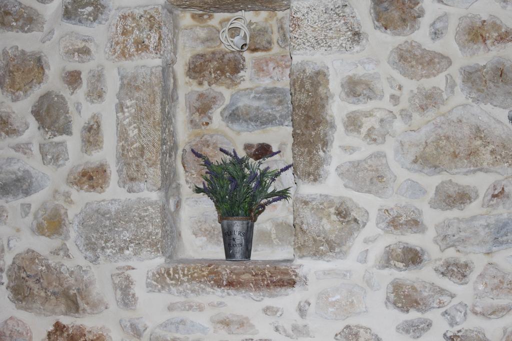 Vetilios Lithos boutique hotel Néon Oítilon Extérieur photo