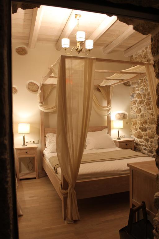 Vetilios Lithos boutique hotel Néon Oítilon Extérieur photo