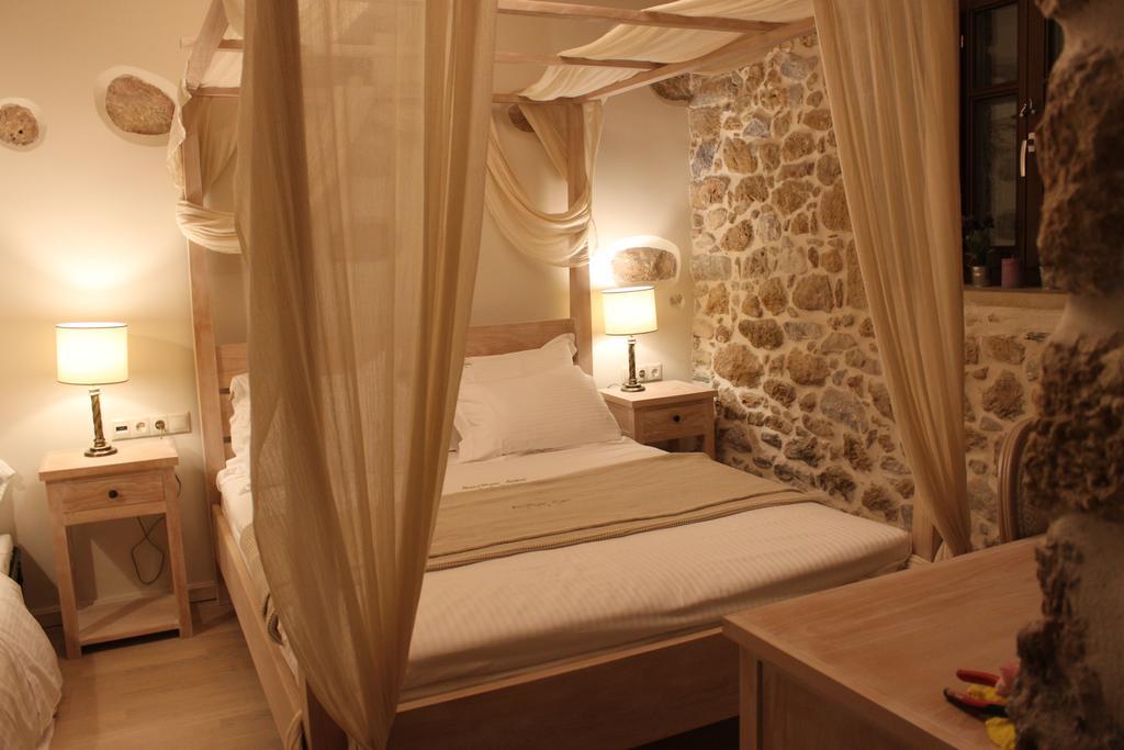Vetilios Lithos boutique hotel Néon Oítilon Extérieur photo