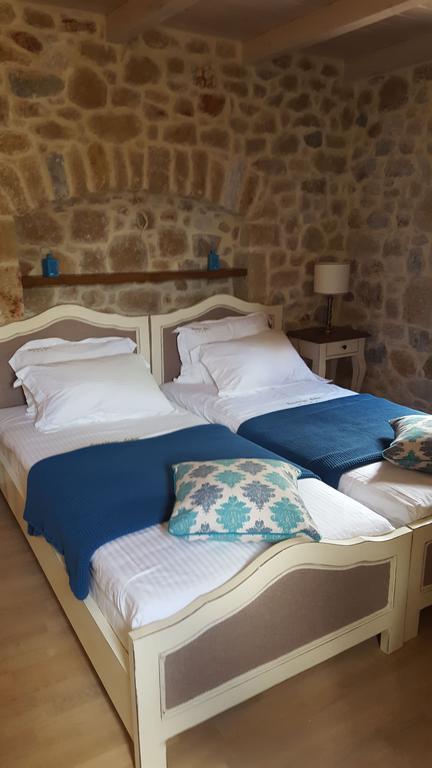 Vetilios Lithos boutique hotel Néon Oítilon Extérieur photo