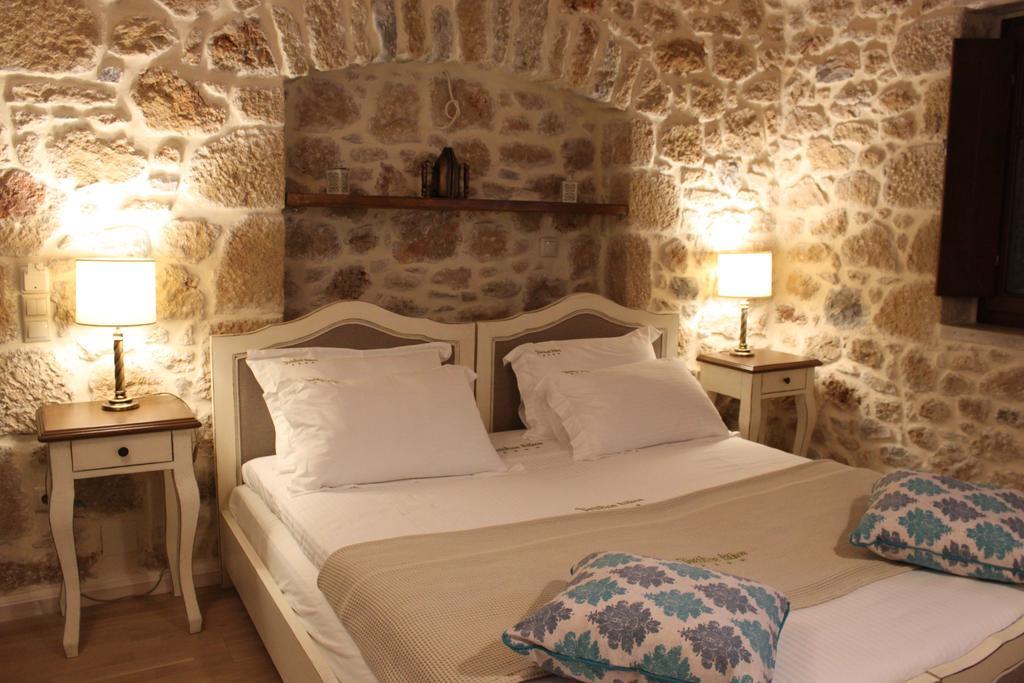 Vetilios Lithos boutique hotel Néon Oítilon Extérieur photo