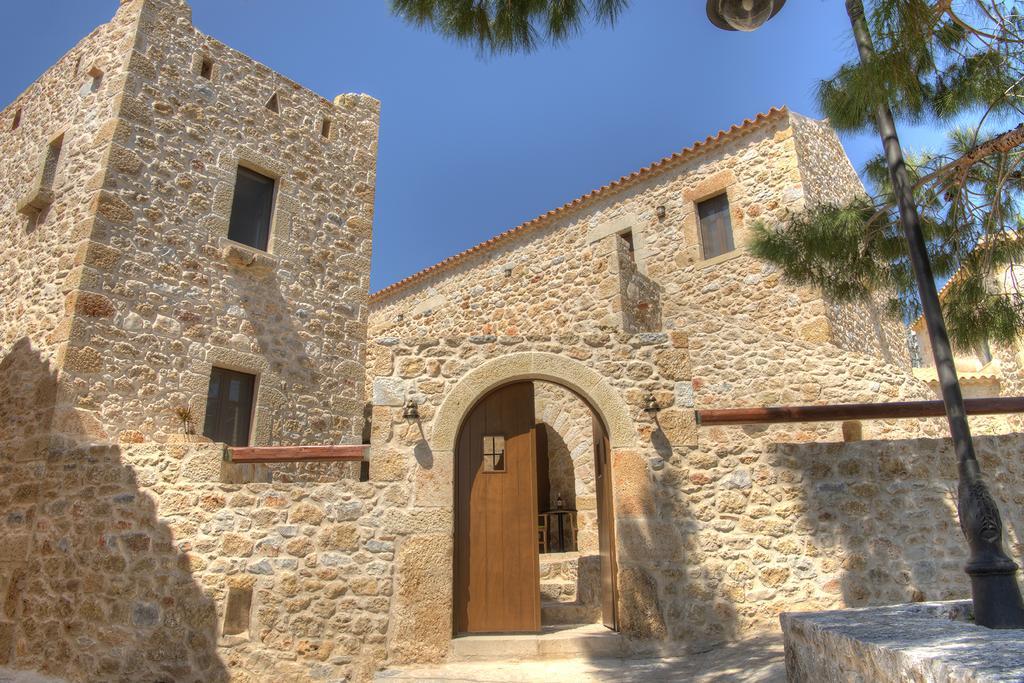 Vetilios Lithos boutique hotel Néon Oítilon Extérieur photo