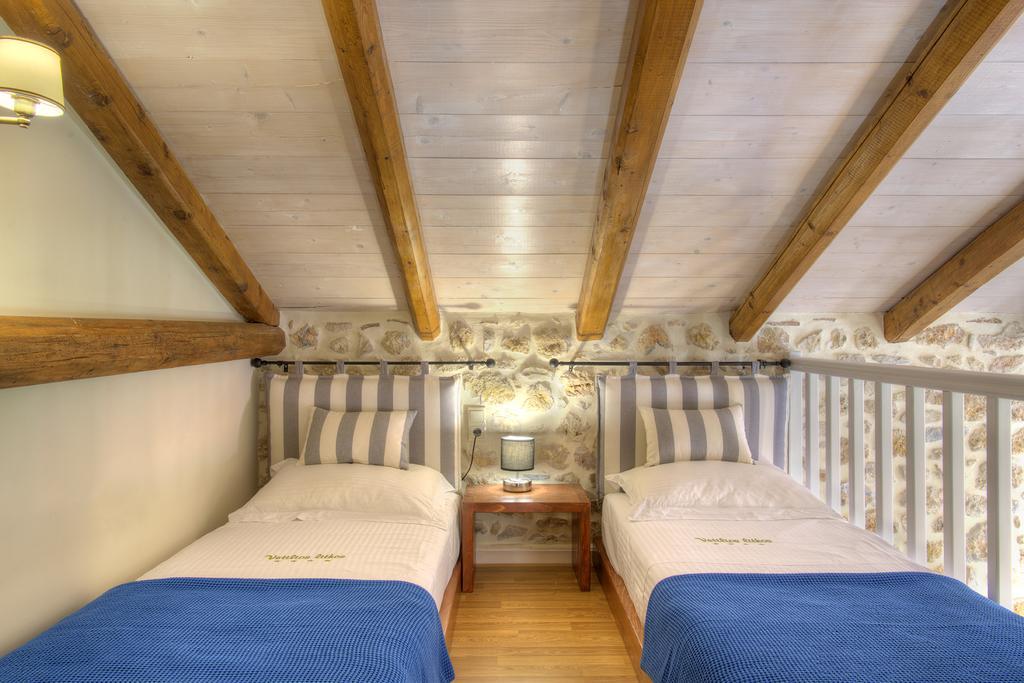 Vetilios Lithos boutique hotel Néon Oítilon Extérieur photo