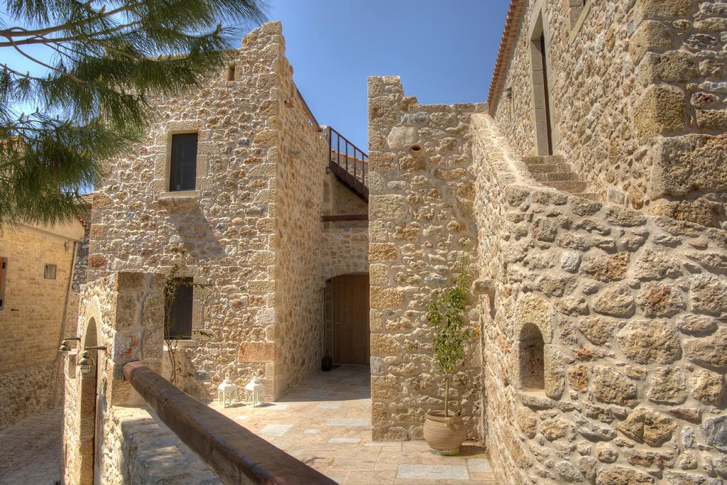 Vetilios Lithos boutique hotel Néon Oítilon Extérieur photo