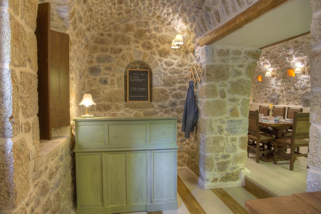 Vetilios Lithos boutique hotel Néon Oítilon Extérieur photo