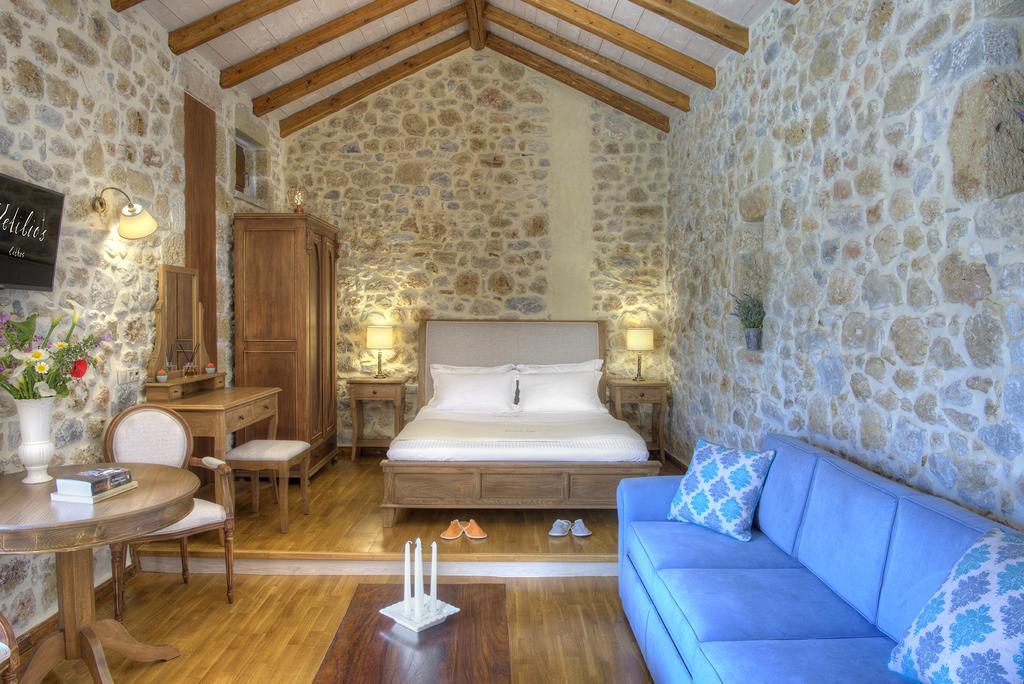Vetilios Lithos boutique hotel Néon Oítilon Extérieur photo