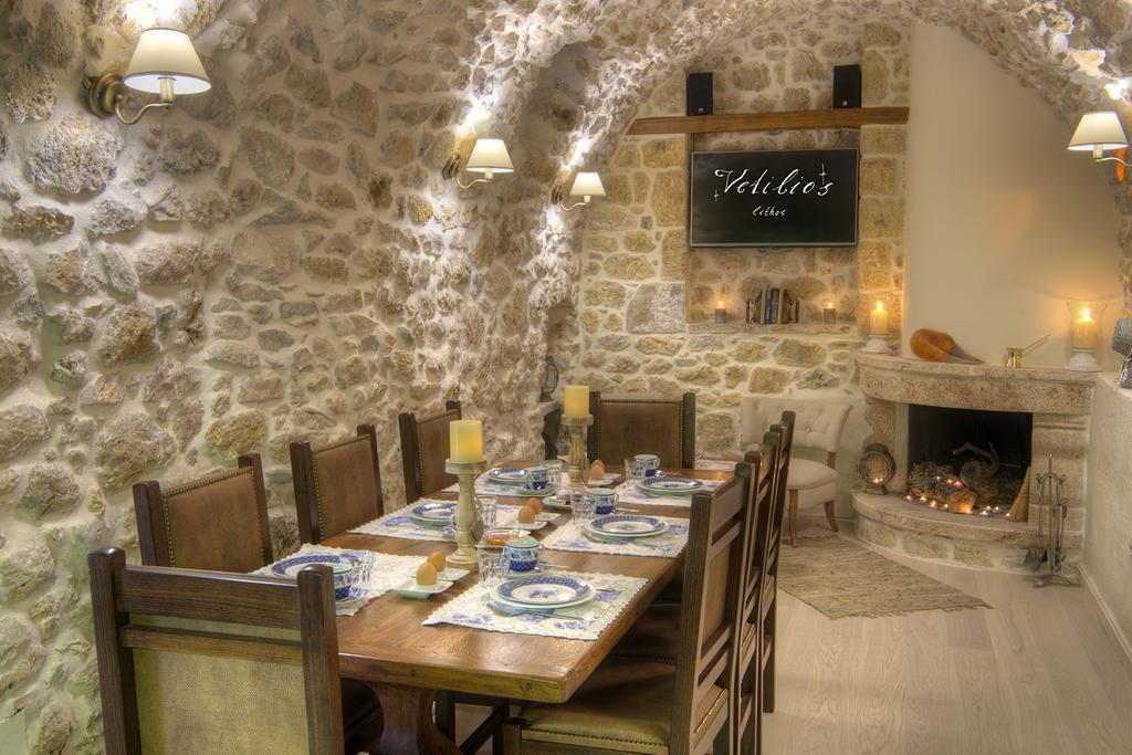 Vetilios Lithos boutique hotel Néon Oítilon Extérieur photo