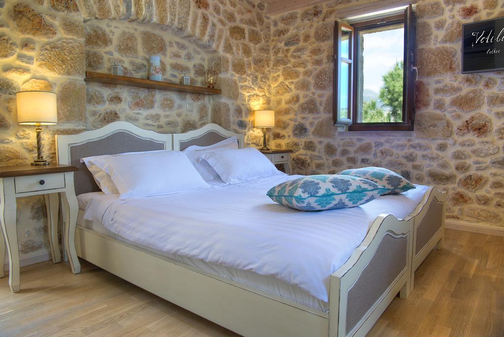 Vetilios Lithos boutique hotel Néon Oítilon Extérieur photo